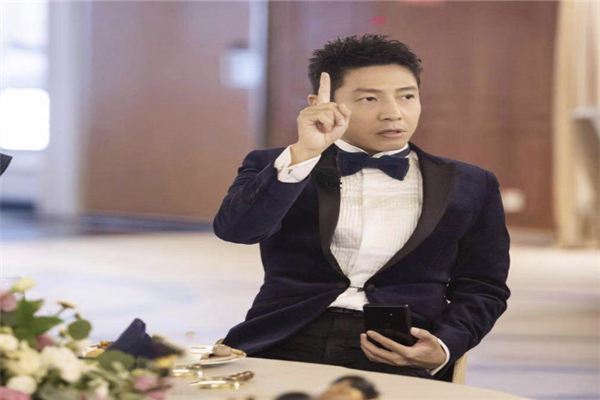 央视男主持十大帅哥：康辉上榜，他才华显著