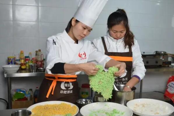 全国十大小吃培训机构 食货君上榜，煌旗小吃培训排名第一
