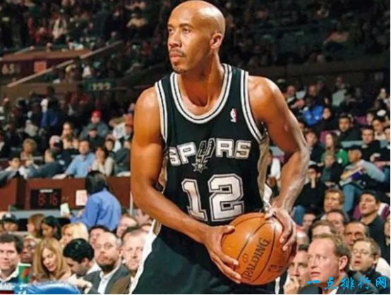 NBA球星十大之最纪录盘点 字母哥27厘米的手比脸还长！