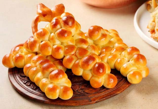 新疆吐鲁番有名的六大地方美食，葡萄干抓饭你吃过吗？