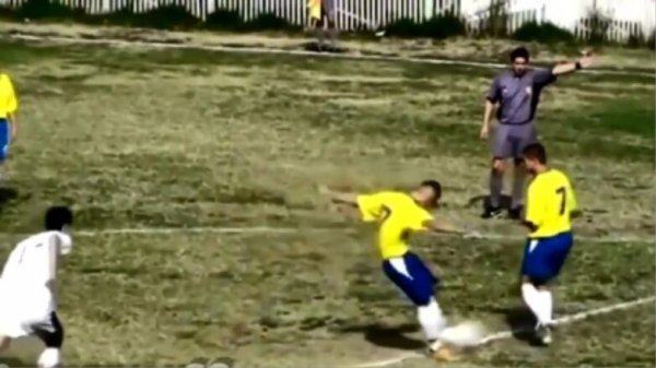 世界足球史上最快进球，仅用2秒攻入对方球门