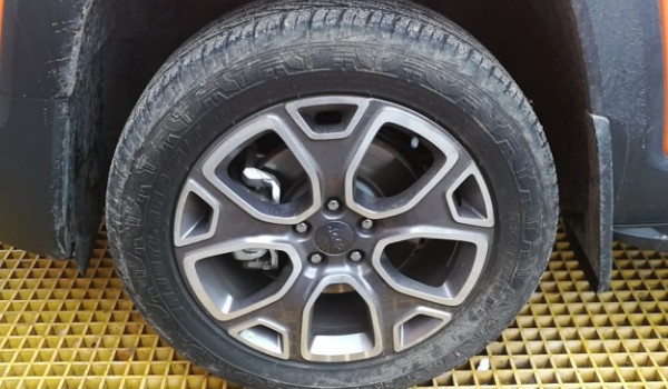 jeep自由侠轮胎型号 自由侠轮胎型号多少(225/55 r18)