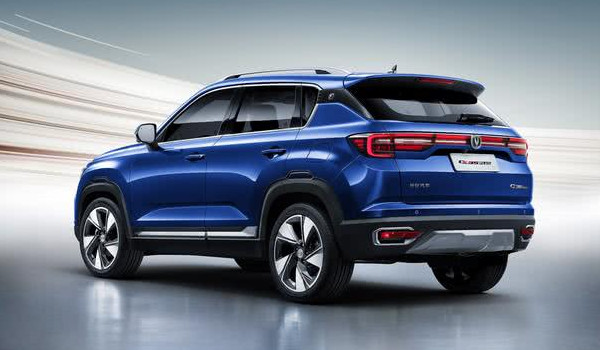 长安cs35plus的车身尺寸 车身长度可达4.3米(车身轴距为2600mm)