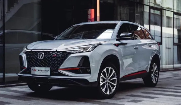 长安cs75plus参数配置 车长4.7米的紧凑型suv(配备2.0T发动机)