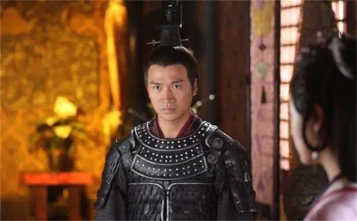 周亚夫保卫汉室，是汉景帝的股肱之臣，却因私藏盔甲而亡
