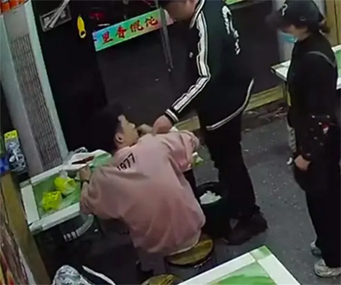 千里香馄饨店打人事件 真相到底如何（馄饨店打人）