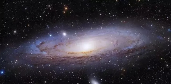 直径1630万光年，天文学家发现最大星系，银河系不如它的零头