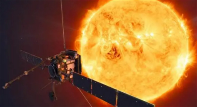 连续观测土星20年  卡西尼号传回照片显示  土星环内有飞碟