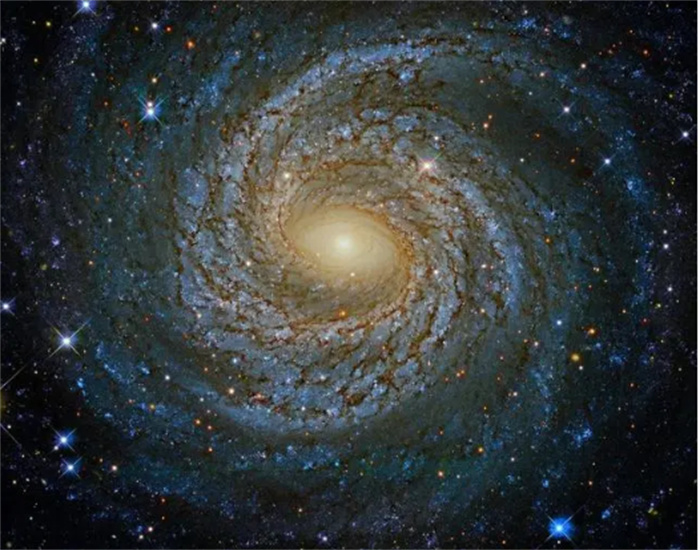 哈勃升空30多年 拍摄100万次后 证明宇宙中至少有2万亿个星系