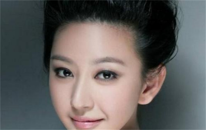 五种狐狸精女人面相  感情多变  容易当小三