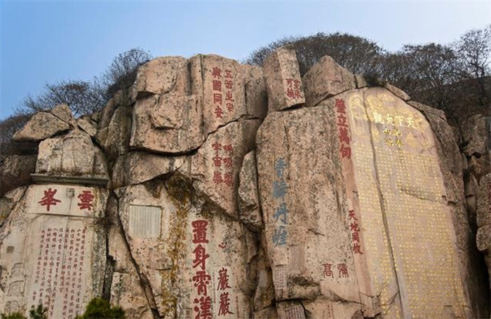 网友称泰山南天门真有十万天兵 简直是人挤人
