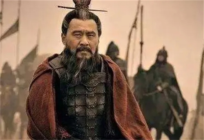 三国打成一锅粥，为什么却没有外族入侵？你看是谁在镇守边疆