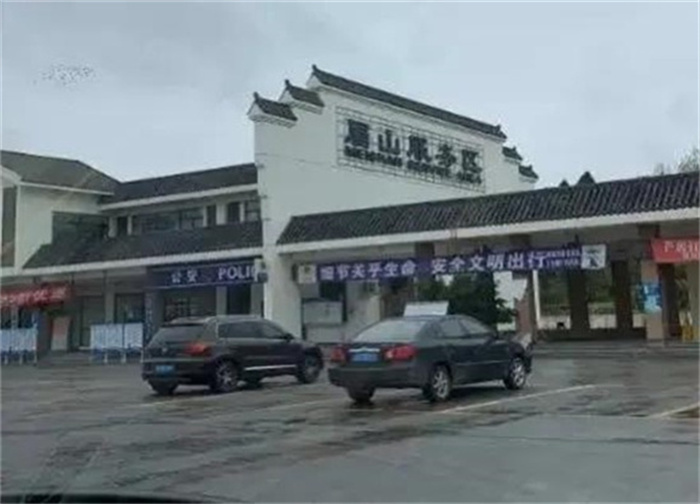 男生被家人忘在高速服务区 妈妈姐姐将弟弟忘在了服务区