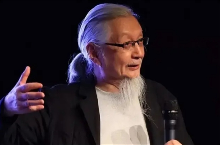 他是中国最顶尖的配乐大师之一，一曲将刘德华捧成天王