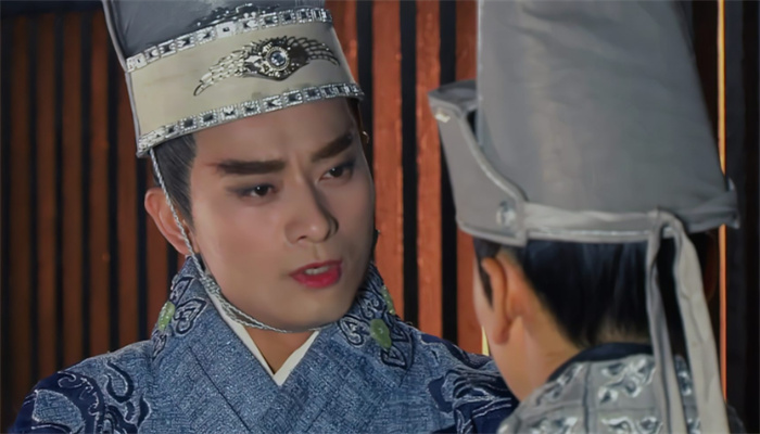皇宫里有那么多美女 为啥皇帝只相信太监（皇帝身边人）