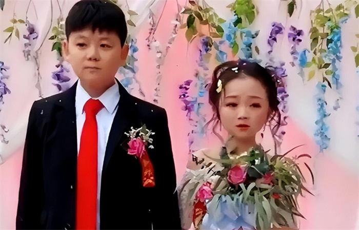 19年成都最美袖珍女结婚32岁像10岁婚后生活让人担忧