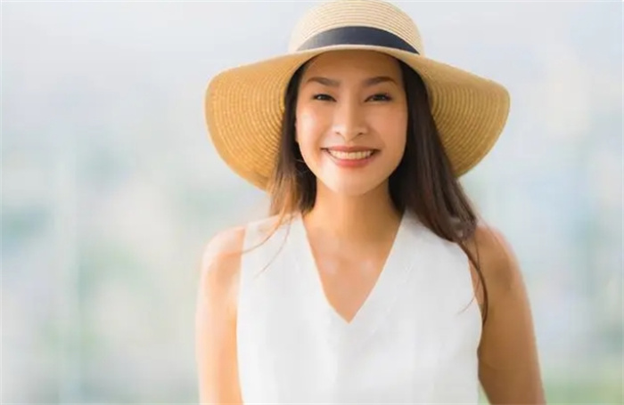 嘴唇下面有个凹窝面相 二十种嘴面相的解释