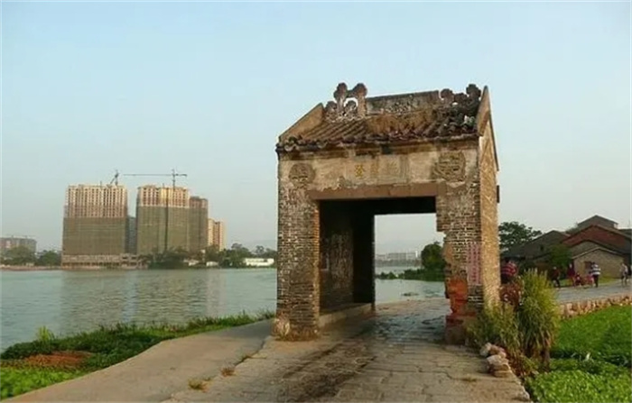 贵县出土一个“铜削”，专家说：它不是刀，它是古代的橡皮