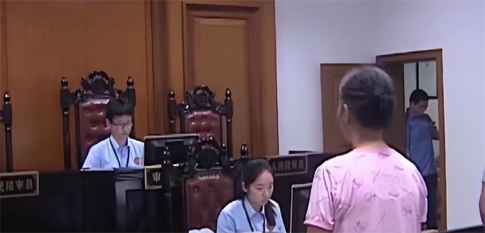 2015年 温州女护工护理病人 患者都称救命恩人 调查发现不简单