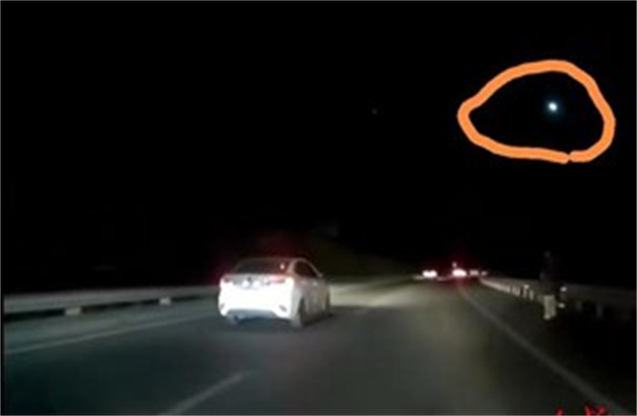 成都上空现UFO？学者回复“ufo”：或为火流星