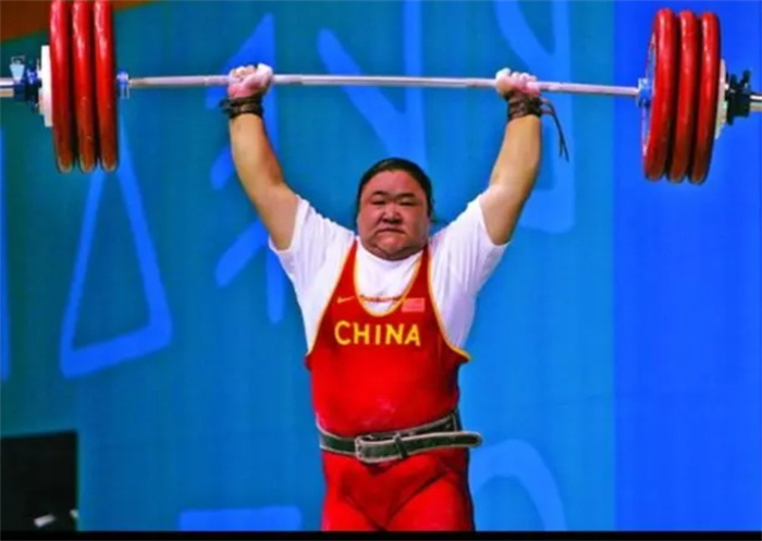 对秦武王举鼎而亡不理解的，看看奥运会举重就明白了