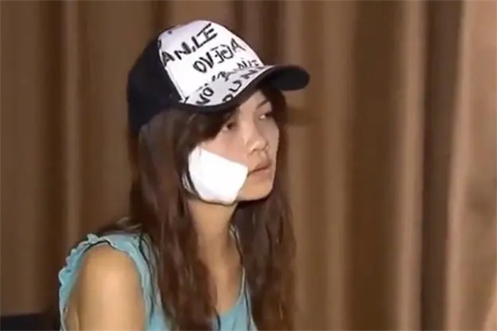 2015年，湖南女子夜班一晚赚8000，丈夫看了手机直接拿刀将其毁容