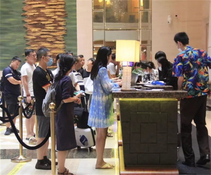 按摩店遇到大学毕业的女技师，因为一个手机壳，她成了我女朋友！