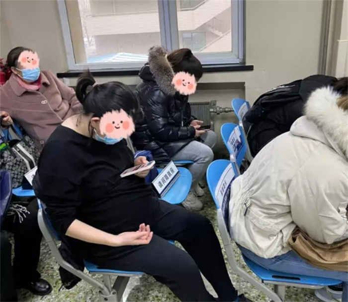 父亲生病那几个月，我做按摩技师月入过万，开始嫌弃自己所作所为