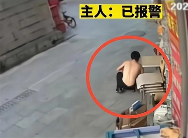 男子一脚踩死怀孕小猫后扬长而去 网友怒：多歹毒的心才干这种事