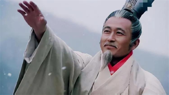 商鞅变法令秦国强大，最后落得五马分尸的下场，这是为何？
