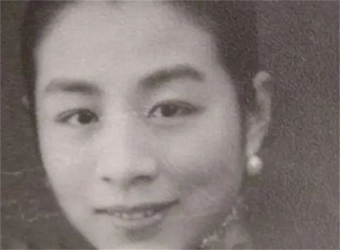 结婚相爱20年妻子未孕收养女意外发现女儿怀上丈夫孩子