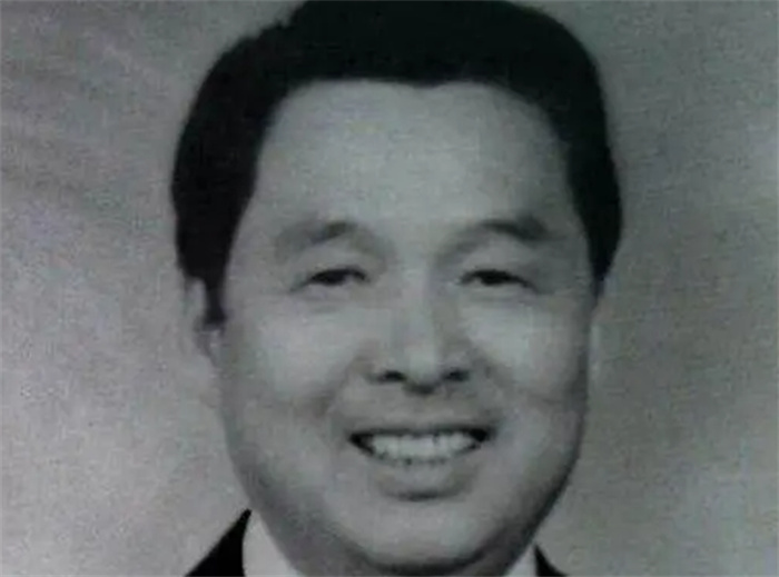 他毕业于黄埔军校一生平凡生了个女儿成为歌星家喻户晓