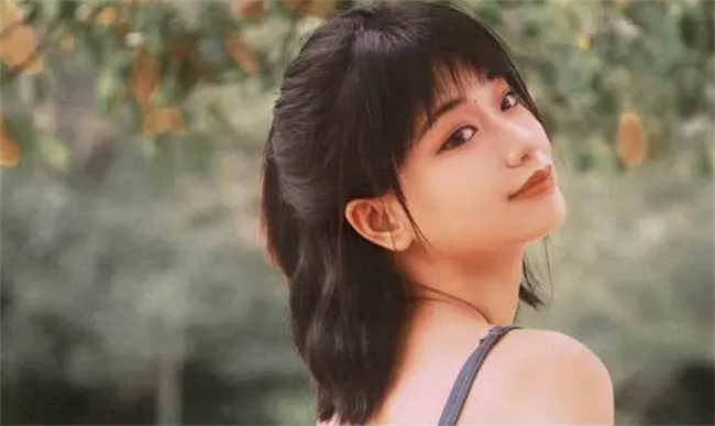 古灵精怪情商颇高的生肖女身边人缘好追求者众多