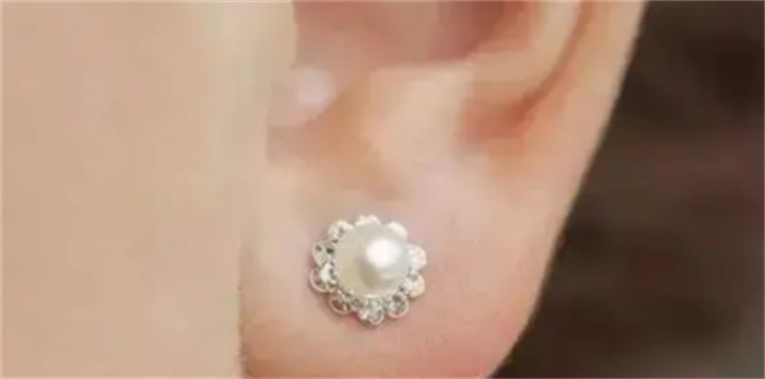 爱美须知  打耳洞会影响运势吗