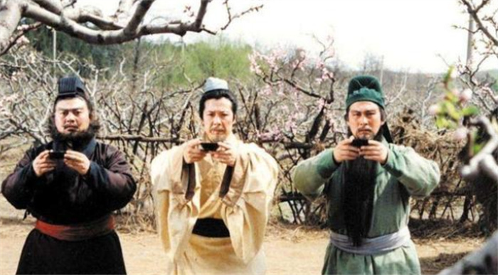 刘关张三人桃源结拜 刘备和谁关系更好（兄弟感情）