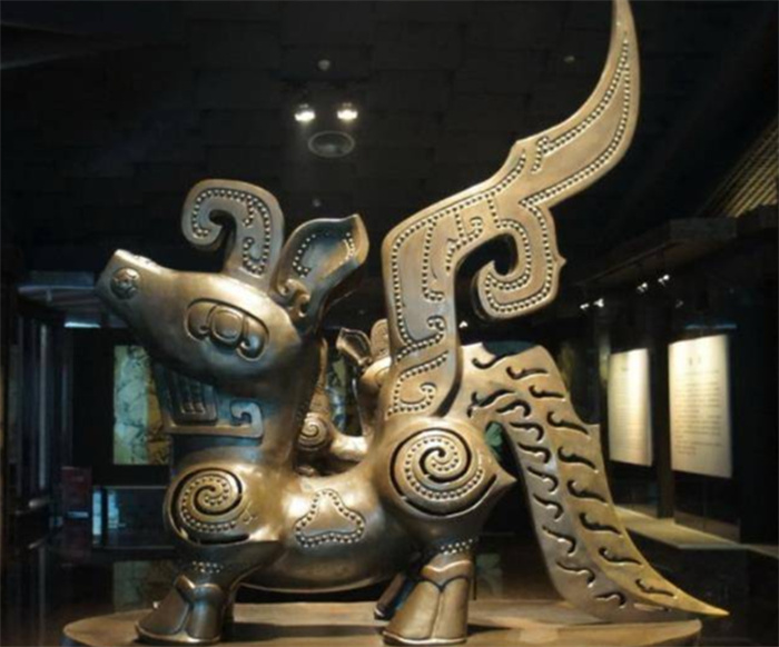 三星堆人到底什么来头 为何商朝一亡就埋掉所有国宝 考古新解读