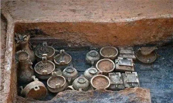 奇怪土壤引出千年古墓 陪葬妃嫔骸骨出土 尽诉前世悲凉