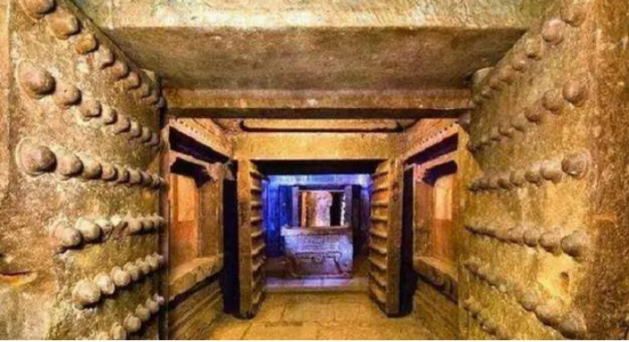 甘肃出土大型古墓，墓中奇珍异宝无数，专家都不敢看墓志铭