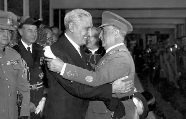 1936年的葡萄牙，支持佛朗哥，反对左翼，与轴心国保持距离