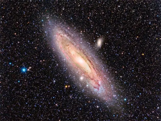 飞越银河系  探索最遥远的星系