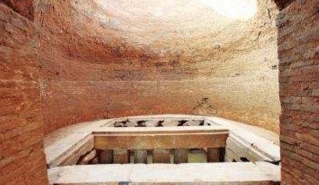 盗墓贼搭凉棚发现古墓，专家顺藤摸瓜出土大量文物：原来是水墓