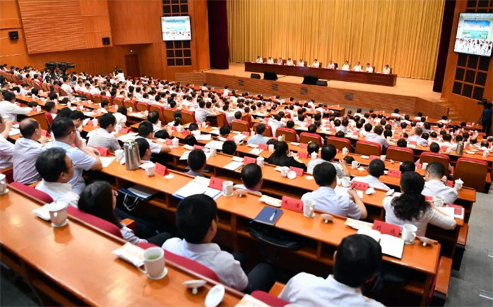 汲取奋发进取的智慧和力量 推动主题教育走实走深