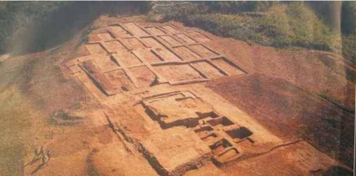 古墓出土远古文字，比甲骨文早1500年，有望改写世界历史
