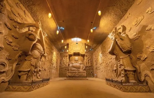 入口之谜：为何皇帝要跪着进入法门寺地宫？
