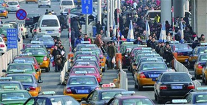 专家称北京拥堵因打车太便宜应涨价 北京拥堵跟打车有关吗