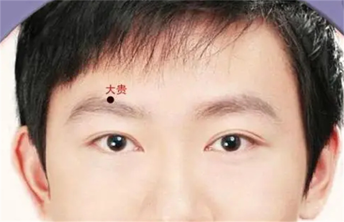 眉毛里面长痣的男人事业运如何 财富运势好吗（很好）