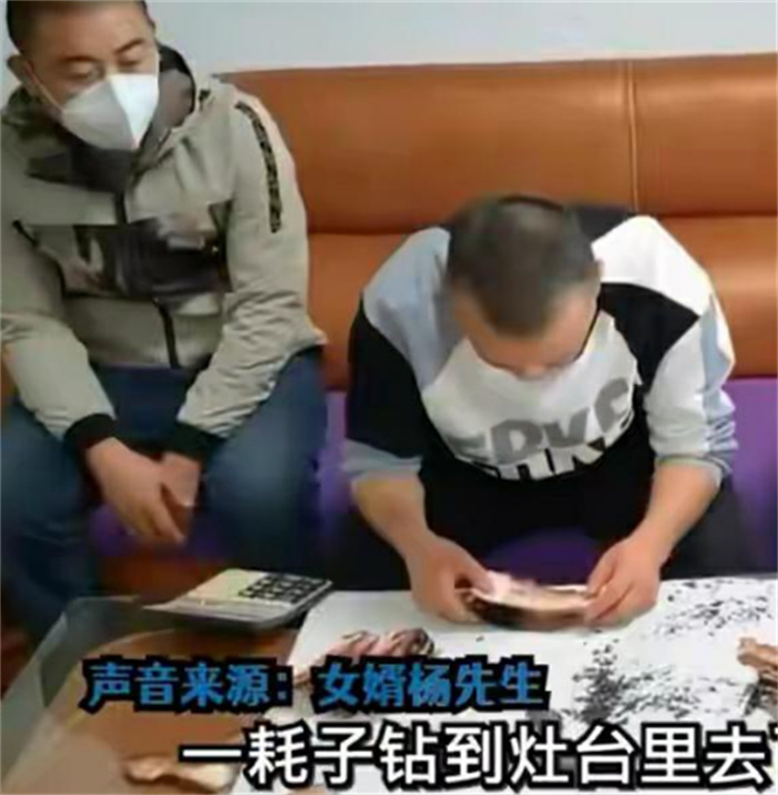 老人为了烧老鼠 烧掉了自己的3万元（悔恨不已）