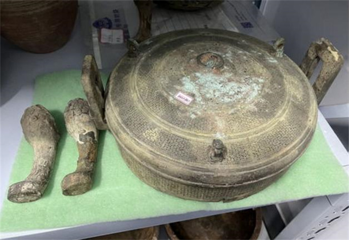 小伙挖走文物卖1800万 后来如何了（盗走文物）