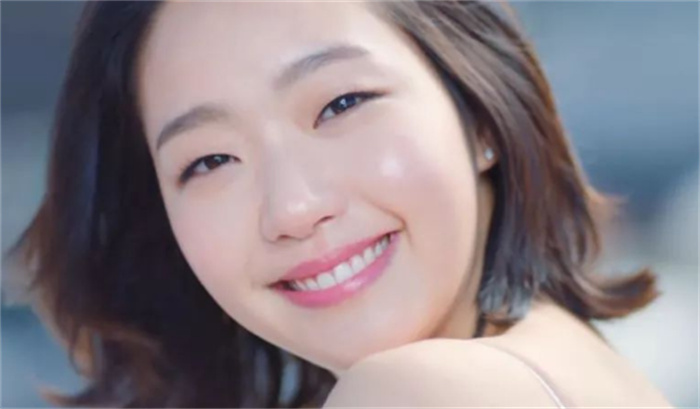 女生眼睛小桃花运旺盛吗 什么眼睛桃花运旺盛（桃花眼）
