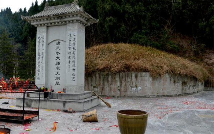 村民误入袁天罡墓 连专家都不敢挖（袁天罡墓）